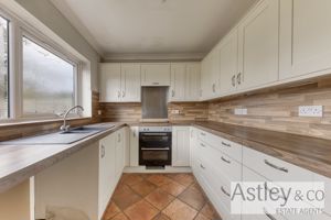 kitchen- click for photo gallery